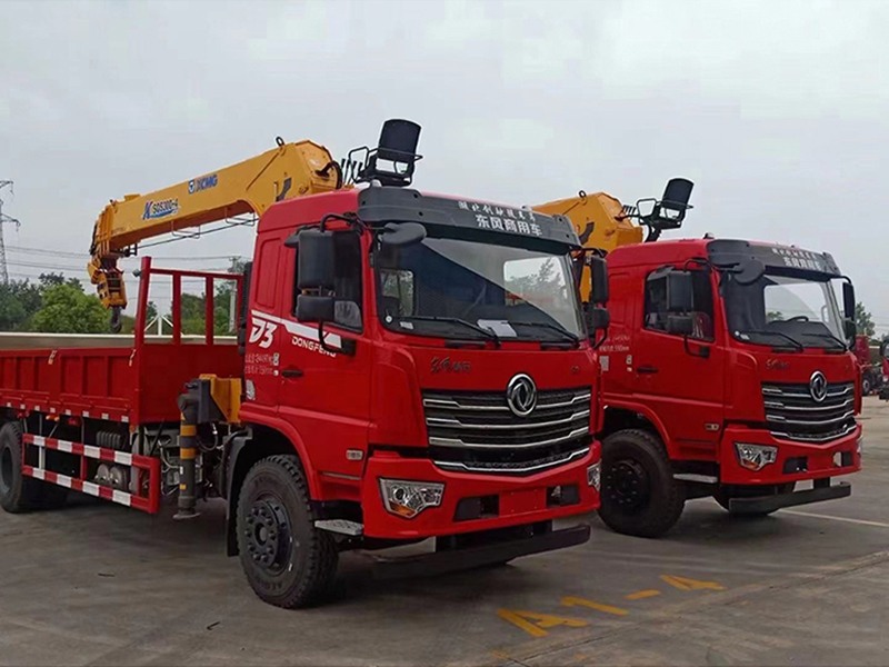 Dongfeng D3L Rear Eight-Wheel  12-Ton Mobile Crane Truck