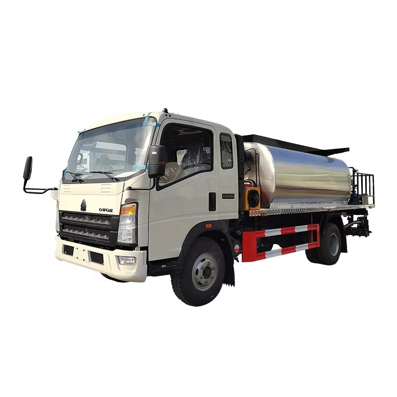 Howo 6 Ton Asphalt Distributor Truck Hot Oil Sprayer Truck Road Paving Machinery Bitumen Truck