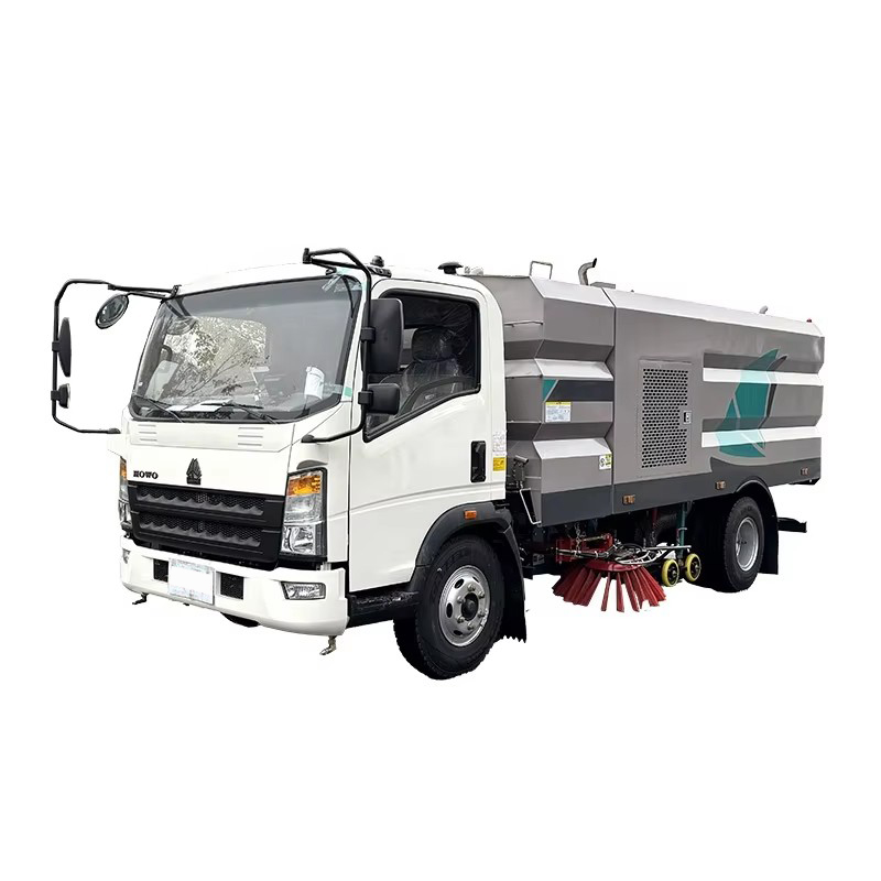 Howo Export Road Sweeper Tank Truck 8000L High Pressure Street Washing Truck for City Street and Air